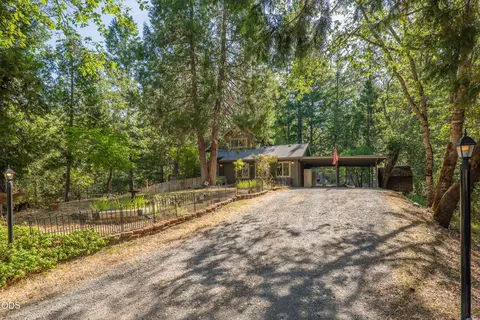 475 Penny Ln, Grants Pass, OR 97527