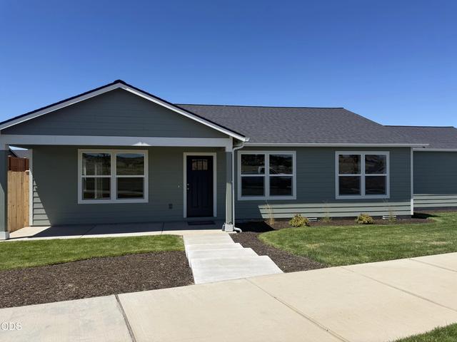 651 NE Mitchell St #166, Madras, OR 97741