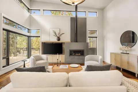 Living - 19450 Bainbridge Ct, Bend, OR 97702 photo 2 of 3