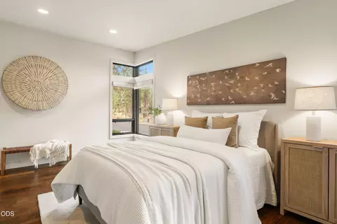 Bedroom - 19450 Bainbridge Ct, Bend, OR 97702 photo 1 of 5