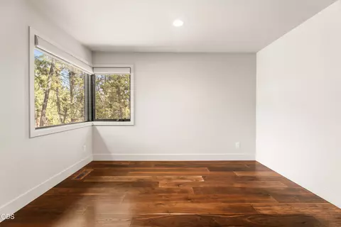 Bedroom - 19450 Bainbridge Ct, Bend, OR 97702 photo 3 of 5