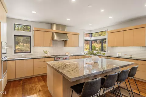 Kitchen - 19450 Bainbridge Ct, Bend, OR 97702 photo 2 of 5