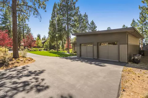 Exterior - 19450 Bainbridge Ct, Bend, OR 97702 photo 3 of 3