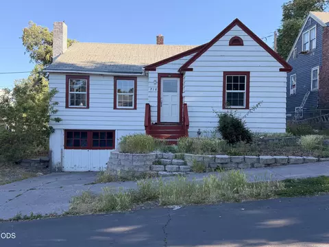 718 Roseway Dr, Klamath Falls, OR 97601