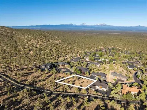 1340 View Point Ct, Redmond, OR 97756