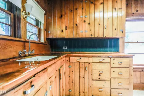 Kitchen - 200 S Oregon St, Dorris, CA 96023 photo 6 of 9