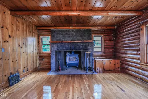 Living - 200 S Oregon St, Dorris, CA 96023 photo 4 of 6