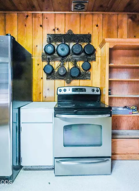 Kitchen - 200 S Oregon St, Dorris, CA 96023 photo 9 of 9