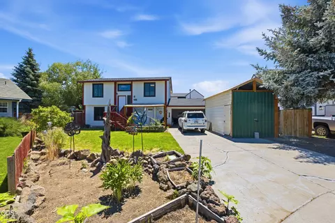 2346 SW 20th Ct, Redmond, OR 97756