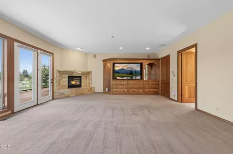 Living - 21955 Rickard Rd, Bend, OR 97702 photo 6 of 14