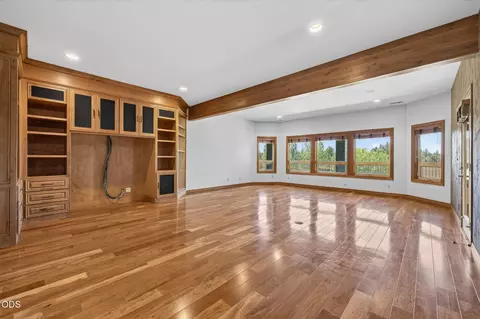 Living - 21955 Rickard Rd, Bend, OR 97702 photo 11 of 14