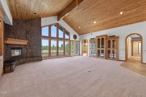 Living - 21955 Rickard Rd, Bend, OR 97702 photo 2 of 14