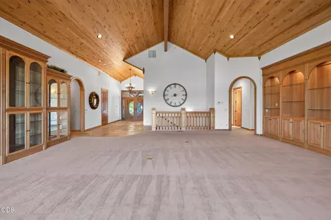 Living - 21955 Rickard Rd, Bend, OR 97702 photo 4 of 14