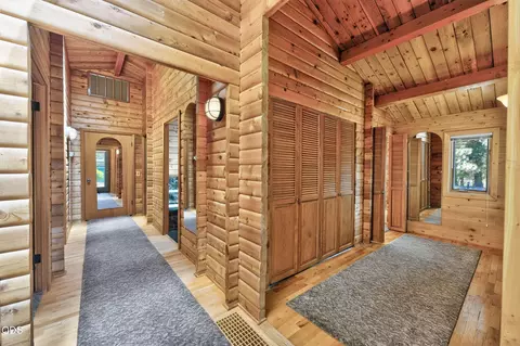 Entry Way - 21955 Rickard Rd, Bend, OR 97702 photo 6 of 7