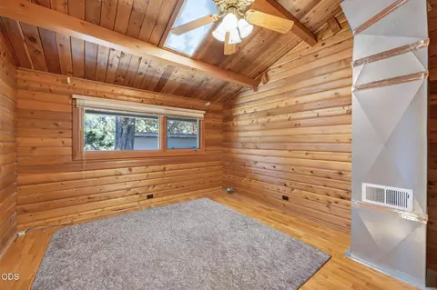 Bedroom - 21955 Rickard Rd, Bend, OR 97702 photo 5 of 5