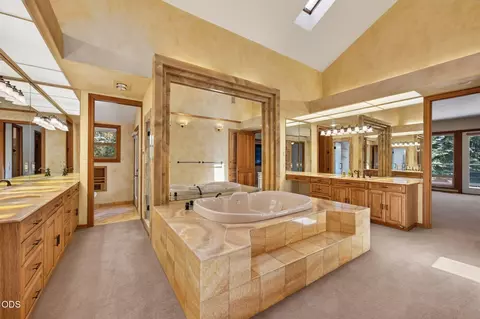 Bath - 21955 Rickard Rd, Bend, OR 97702 photo 1 of 8