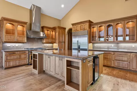 Kitchen - 21955 Rickard Rd, Bend, OR 97702 photo 2 of 10