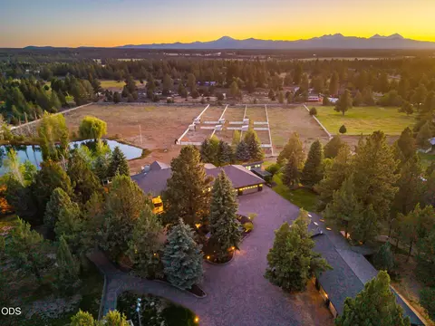 View/Area - 21955 Rickard Rd, Bend, OR 97702 photo 3 of 8
