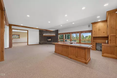 Living - 21955 Rickard Rd, Bend, OR 97702 photo 8 of 14