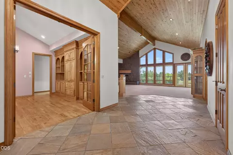 Entry Way - 21955 Rickard Rd, Bend, OR 97702 photo 3 of 7