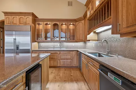 Kitchen - 21955 Rickard Rd, Bend, OR 97702 photo 3 of 10