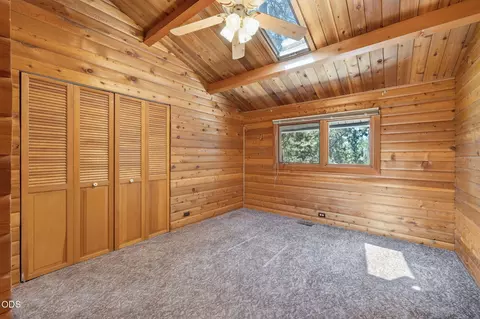 Bedroom - 21955 Rickard Rd, Bend, OR 97702 photo 4 of 5