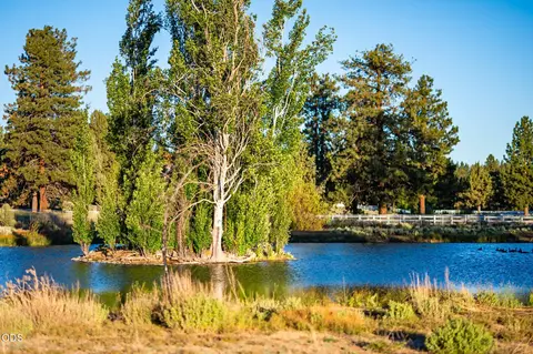 View/Area - 21955 Rickard Rd, Bend, OR 97702 photo 2 of 8