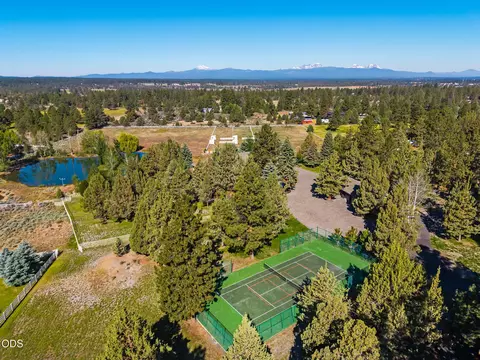 View/Area - 21955 Rickard Rd, Bend, OR 97702 photo 4 of 8