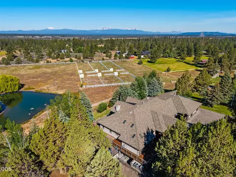 View/Area - 21955 Rickard Rd, Bend, OR 97702 photo 5 of 8