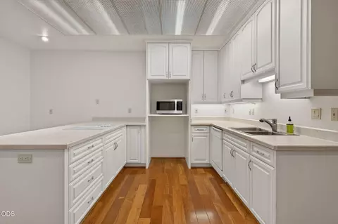 Kitchen - 21955 Rickard Rd, Bend, OR 97702 photo 9 of 10