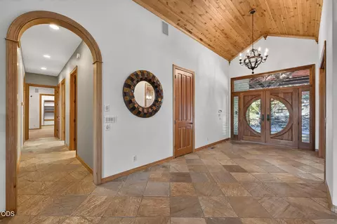 Entry Way - 21955 Rickard Rd, Bend, OR 97702 photo 2 of 7