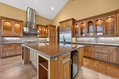 Kitchen - 21955 Rickard Rd, Bend, OR 97702 photo 7 of 10