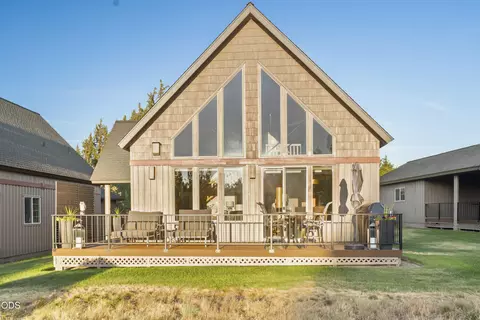 8685 Red Wing Ln, Redmond, OR 97756