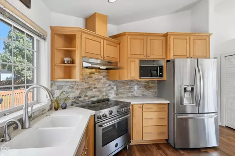 Kitchen - 64736 Alcor Pl, Bend, OR 97703 photo 3 of 3