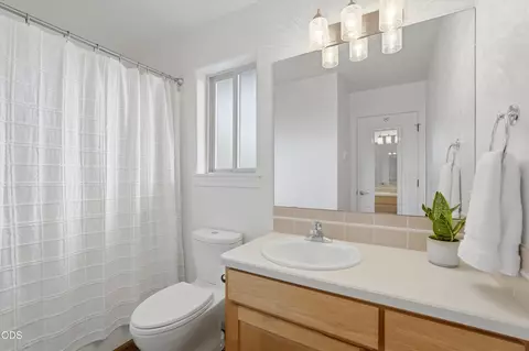 Bath - 64736 Alcor Pl, Bend, OR 97703 photo 2 of 3