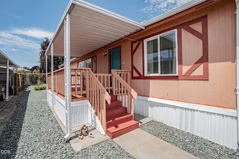 1570 S Peach #SPC 91, Medford, OR 97501