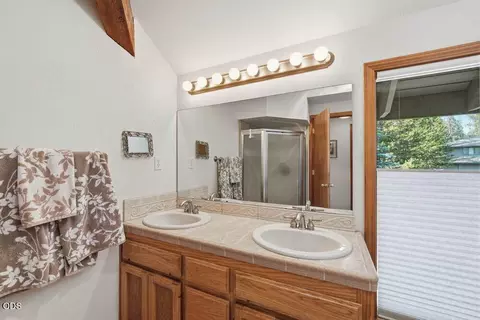 Bath - 57715 Poplar Loop, Sunriver, OR 97707 photo 2 of 4