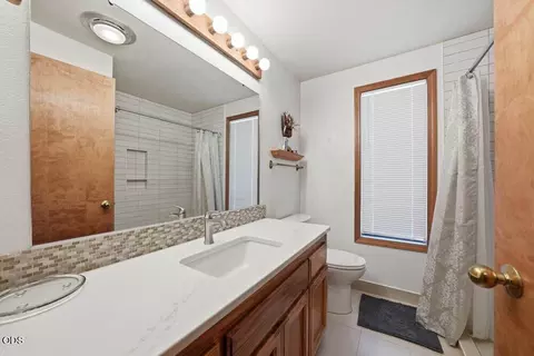 Bath - 57715 Poplar Loop, Sunriver, OR 97707 photo 3 of 4
