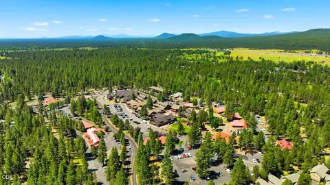 View/Area - 57715 Poplar Loop, Sunriver, OR 97707 photo 3 of 8