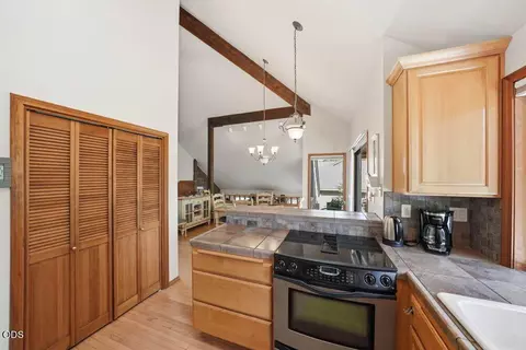 Kitchen - 57715 Poplar Loop, Sunriver, OR 97707 photo 3 of 4