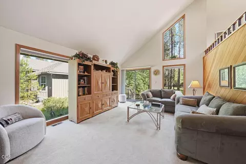 Living - 57715 Poplar Loop, Sunriver, OR 97707 photo 2 of 4