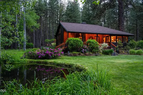 26359 SW Tamarack Ln, Camp Sherman, OR 97730