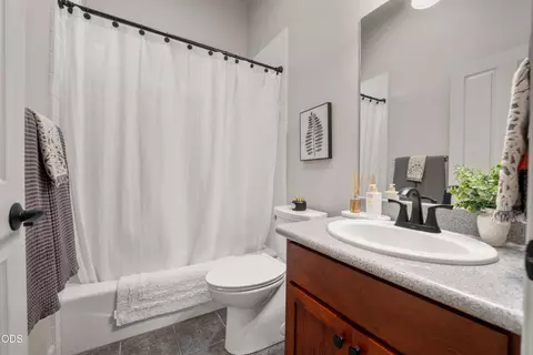 Bath - 60775 Currant Way, Bend, OR 97702 photo 4 of 4