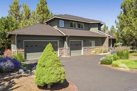 2390 Osprey Dr, Redmond, OR 97756
