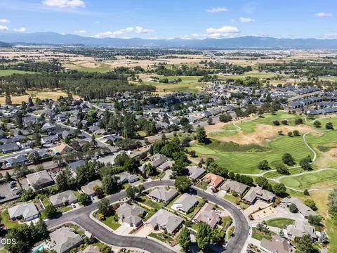 View/Area - 677 Cedar Wood Dr, Eagle Point, OR 97524 photo 2 of 2