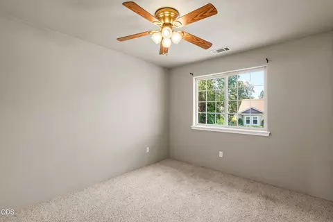 Bedroom - 677 Cedar Wood Dr, Eagle Point, OR 97524 photo 3 of 4