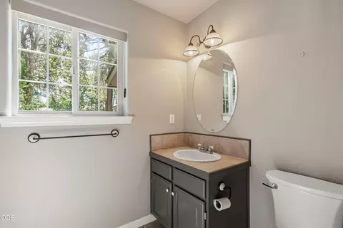 Bath - 677 Cedar Wood Dr, Eagle Point, OR 97524 photo 1 of 4