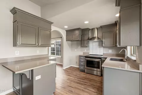 Kitchen - 677 Cedar Wood Dr, Eagle Point, OR 97524 photo 2 of 4