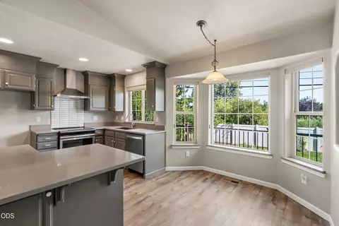Kitchen - 677 Cedar Wood Dr, Eagle Point, OR 97524 photo 3 of 4