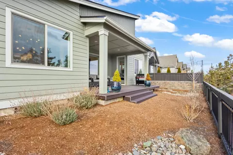 Exterior - 3038 NW Butte View Dr, Bend, OR 97703 photo 7 of 11